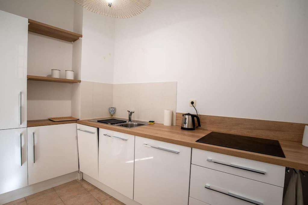 55m² - 2/4 Personnes En Centre Apartment Bollene